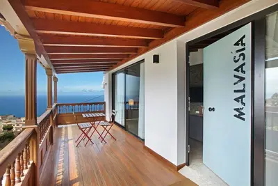 Image de Maison de vacances 'Linaje del Pago Malvasia' avec vue sur mer, piscine, balcon privé et Wi-Fi.