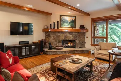 Image de Gorgeous 4 bedroom ski-in/out condominium, immaculate interior! !