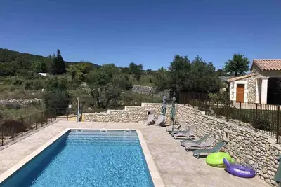 Image de A l'Ombre des Tilleuls, Les Lilas Gîte 4 personnes à louer dans village au calme