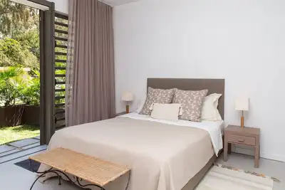 Appartement de plein pied avec accès direct à une plage quasi privée