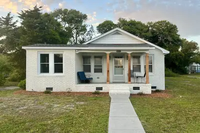 Image de Across from marina and fully renovated!