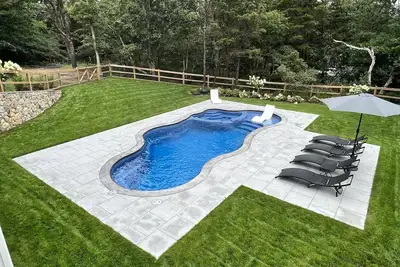 Image de Modern & Spacious Edgartown Home with Pool