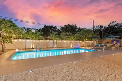 Image de AnnaMariaIsland-2KingSuites-Sleeps 18-Pickleball-hottub-Arcadea-HtdPOOL- FirePit