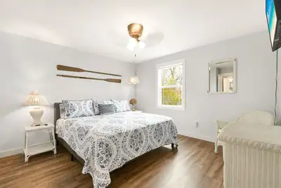 Summer Special! 6-Bed Channel Home!
