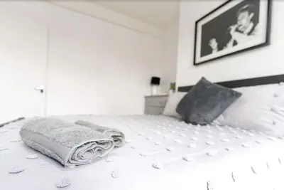 Image de Bright & Airy 4 Bedroom Apartment in Central London - Air-cooling ceiling fans