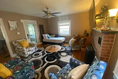 Image de Cozy ResidentialHome 5mins from stores and Hospital.