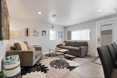 Image de 1b/b: Casita C-Downtown-UofA-Restaurants-Cafes-Bars-Museums-Washer/Dryer-Parking