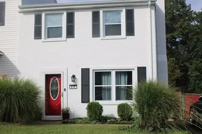5 min to Downtown C'ville, 3b/2b Comfortable!
