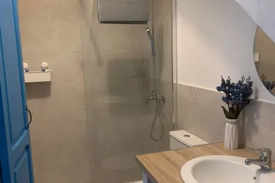 Image de Apartment 5 minutes walk from the beach + wifi + Ac, ideal for families