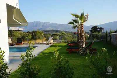 Villa Melas private pool in Kefalas