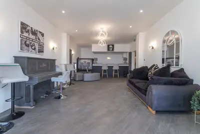 Image de Luxury Seafront Living for groups accommodating up-to 32 people!