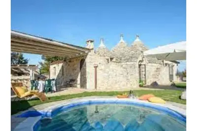 Image de Villa in pietra con piscina e ampio terreno privati. Indipendente