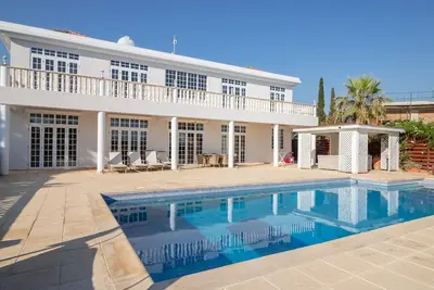 Image de Sea Caves - Stunning Mansion House - Private Pool - Sea Views