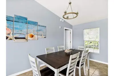 Image de Bright, sunny, spacious house close to nearby attractions