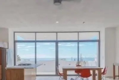 Image de Stay in our beautiful with your own private beach!