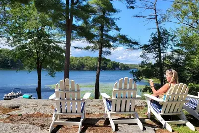 Image de Quaint lakeside cottage with stunning views.