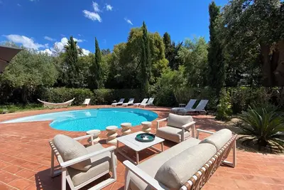 Image de Quartier Gigaro - plages à pied -  villa avec piscine pour 12 personnes