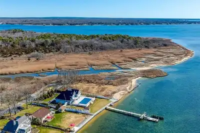 Image de Waterfront Cottage across from Cupsogue Beach
