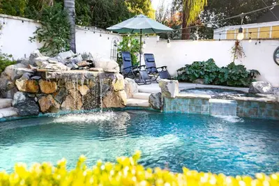 Image de Modern Oasis, Private, Spa, Pool, Pets, Shop, Hike