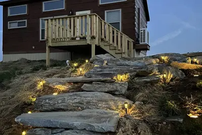 Image de Elk Knob Nook ~ A tiny cabin overlooking Elk Knob, one of Nc’s highest peaks!