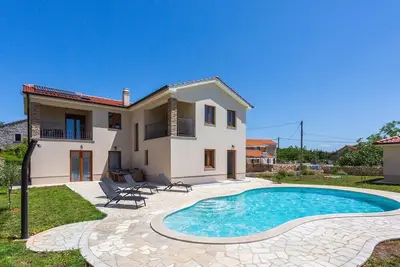 Image de Superbe maison à Kras avec WiFi