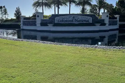 Image de Enjoy a gated golf community with 2 Arnold Palmer designed 18 hole golf courses.