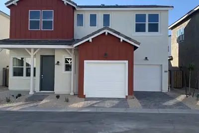 Image de Contemporary home close to