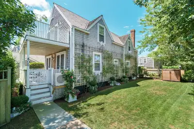 Image de Beautiful 4 Br, 2 Ba home a block fr Harbor, World Class dining