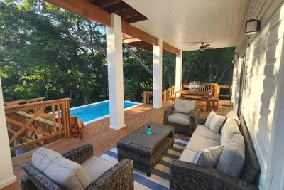 Image de Beautiful home, easy 4 min walk to best of West Bay Beach