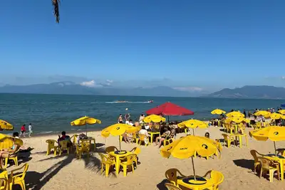 Image de Enjoy good times by the sea. We accept small pets.