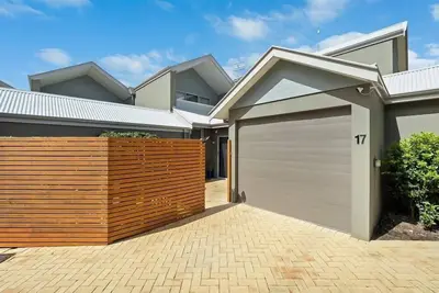 Image de Haven on Seine - Luxury Apartment 3b - Haven on Seine - 3 Bedroom Luxury Apartment overlooking the bay.