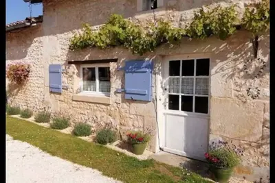Image de The Fox House, disability access on the Dordogne/Charente border\nQuiet retreat