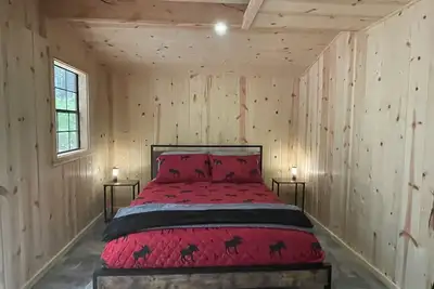 Glamping cabin 5 minutes from downtown Whitefish!