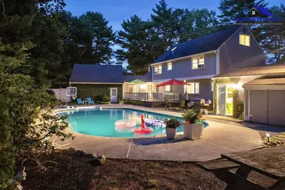 Image de ★ A ★Lux Family Villa 6min to Gillette “Pool&Gym”★