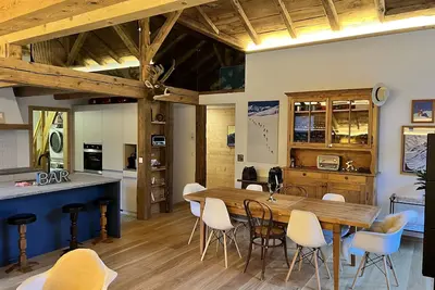 Image de Superbe appartement dans les combles d'un magnifique chalet de 1911