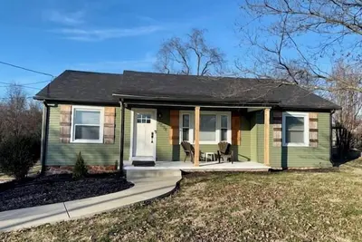 Image de Cozy House with lots of charm!