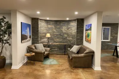 Image de Picturesque Brick Home In Country, 1 Mile from East Lake and Osage Nature Trail!