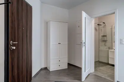 Image de Modern Apt near Old Town | King Bed | Fast Internet | Free Parking
