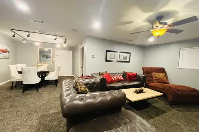 Image de Cozy-Spacious- 5br House - Walk to Arlington Attractions