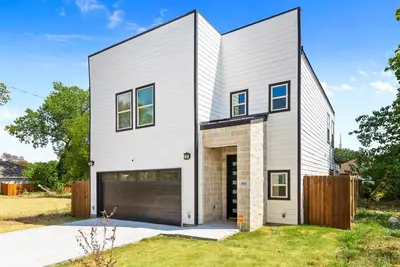Spacious Modern Chic 5br Home in Dallas - 9 Beds!