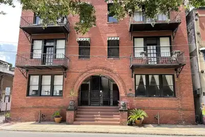 Image de Christine's Classic Savannah Condo With Balcony!