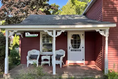 Image de Cute 2 Br Cottage +Den, Sleeps 6, One Block from Van’s Beach, Two Blocks to Town