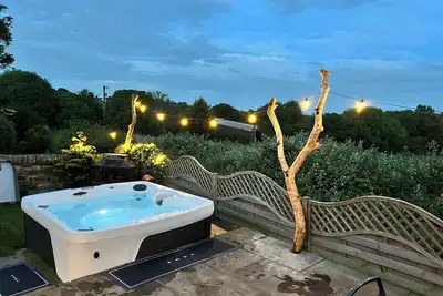 Image de Unique getaway, surrounded by fields close to two great pubs.