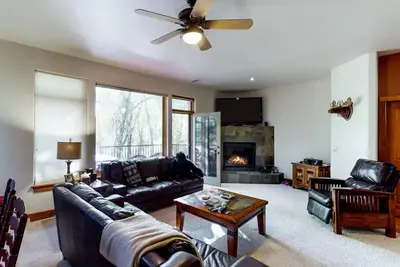 Image de Luxurious Townhome 4bed 3bath On River w/ Hot Tub