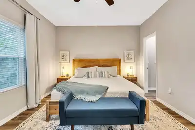 Image de 3 Kings, Bunk bed, 5 miles to Sdc!