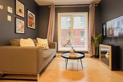 Image de Sleek * brand-new * 2 BRs 2 queen * Gym 24/7