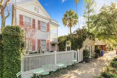 Image de Private Pool & Historic Home - ‘Sugarsweet House’