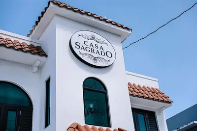 Image de Cs2- Stunning Historical with King Bed, High Ceilings & Open Spaces