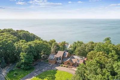Image de Beachfront Mansion Private Path To Private Beach