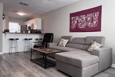 Image de Fsu Two Story Townhouse! Walking distance to stadium & civic center